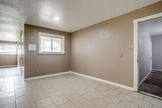 204 Mildred Ln E in Benbrook, TX - Building Photo - Building Photo