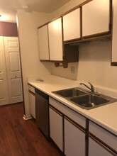 1806 Hemlock Pl, Unit 210 in Schaumburg, IL - Foto de edificio - Building Photo