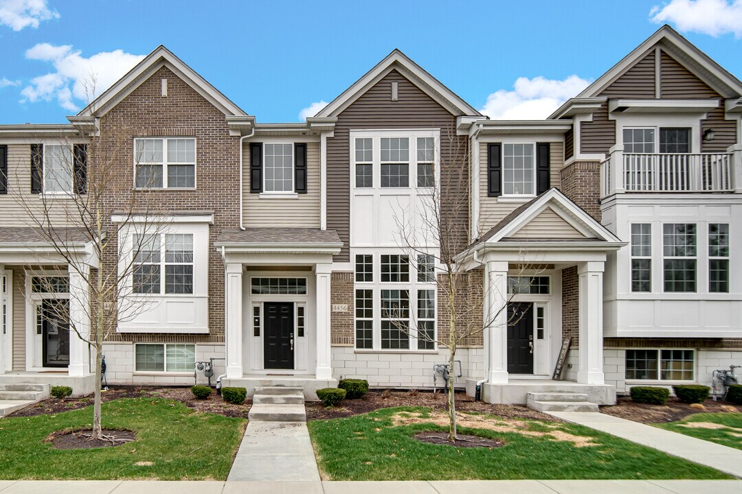 4456 Monroe Ct in Naperville, IL - Building Photo