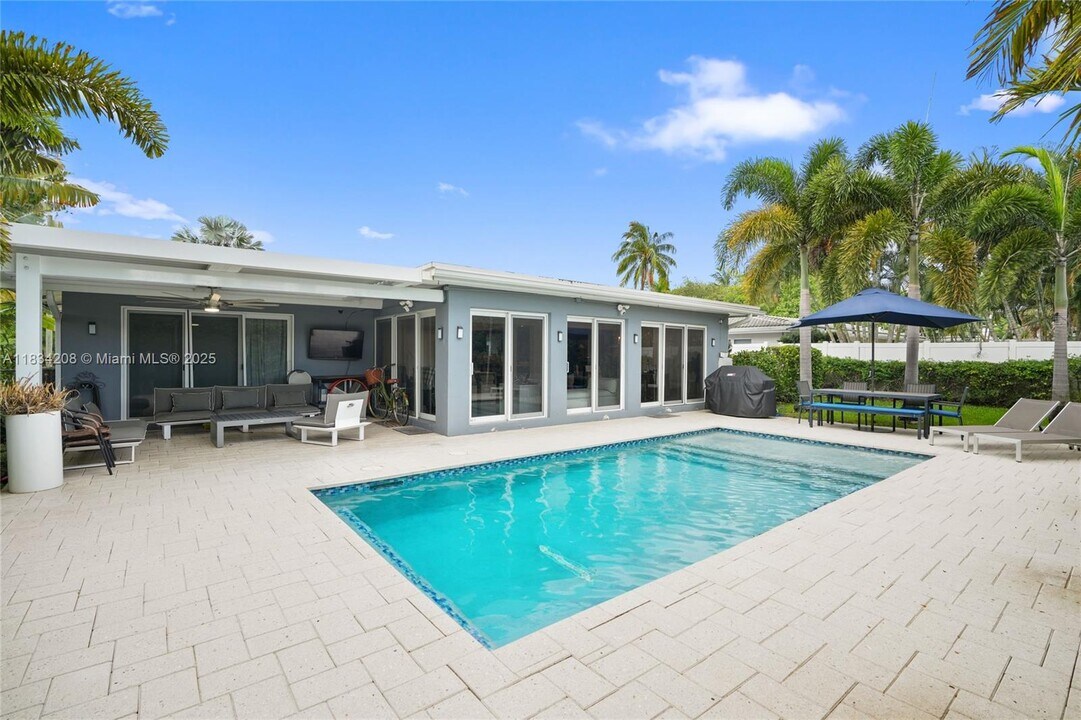 3472 NE 18th Ave in Oakland Park, FL - Building Photo