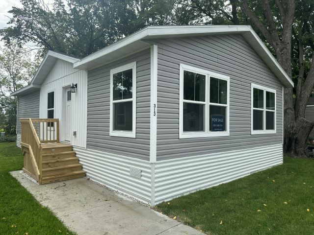 313 Louva Ln in Mankato, MN - Building Photo