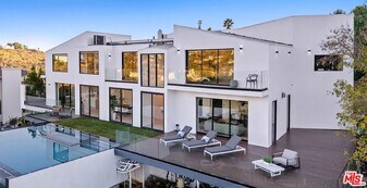 7567 Hermes Dr in Los Angeles, CA - Building Photo