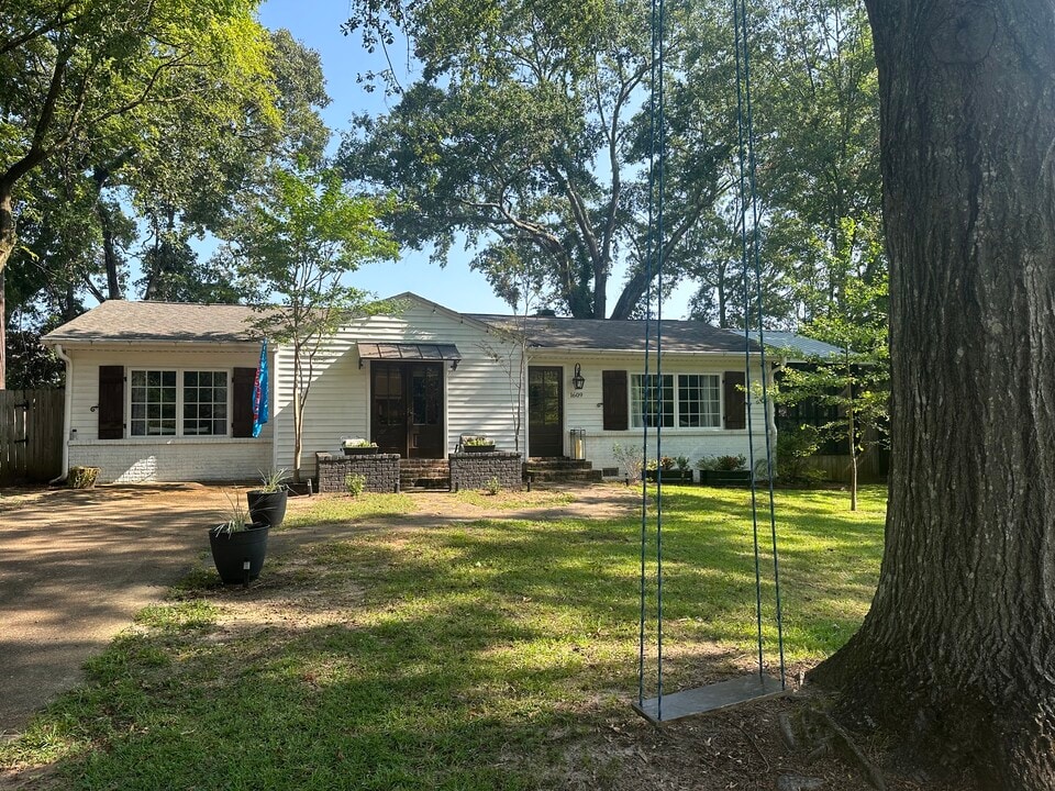 1609 Pierce Avenue Ext in Oxford, MS - Building Photo