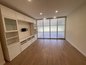 330 E 38th St in New York, NY - Building Photo - Building Photo
