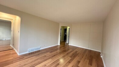 7520 W Carmen Ave in Harwood Heights, IL - Foto de edificio - Building Photo