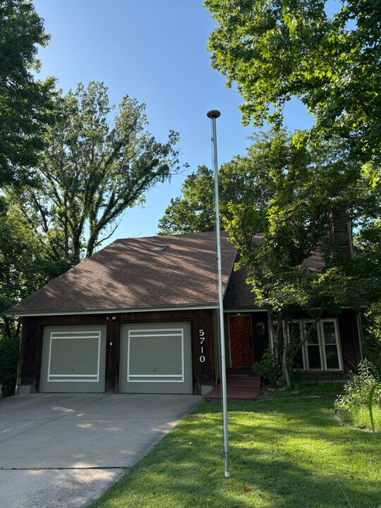 5710 NW Verlin Dr in Kansas City, MO - Building Photo