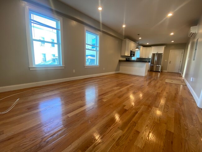 17 Maywood St, Unit 3 in Boston, MA - Building Photo - Building Photo