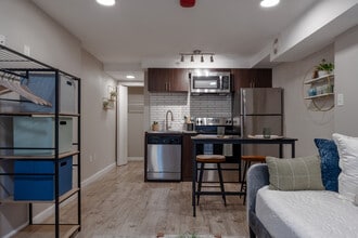 Hedge Apartments in Austin, TX - Building Photo - Interior Photo