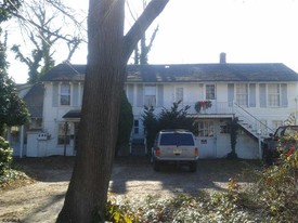 823 Sawyer Ave Apartments