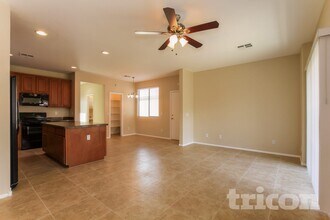 9343 W Payson Rd in Tolleson, AZ - Foto de edificio - Building Photo