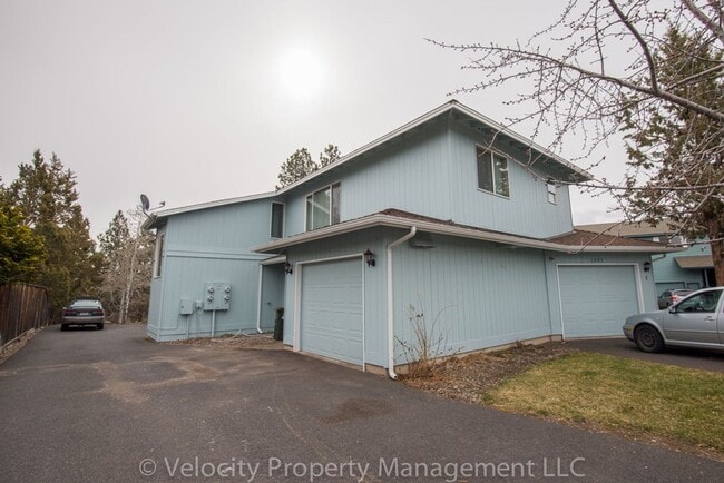 1095 NE Hidden Valley Dr in Bend, OR - Building Photo - Building Photo