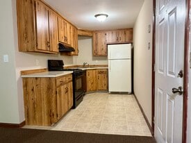 49 Parker Ave, Unit 14 in Dracut, MA - Building Photo