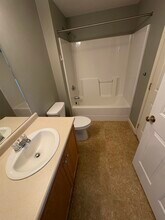 2 Crestview Cir in Londonderry, NH - Building Photo - Building Photo