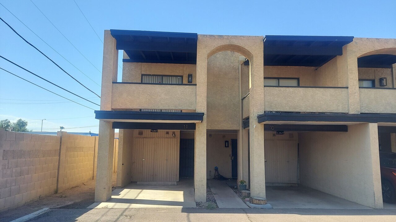 4221 E Almeria Rd in Phoenix, AZ - Building Photo