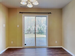 4112 Lakewood Glen Dr in Winston-Salem, NC - Foto de edificio - Building Photo