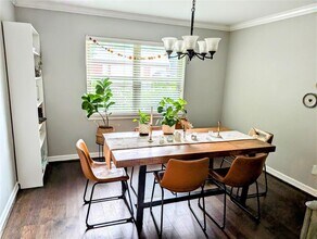 5850 Braesheather Dr in Houston, TX - Building Photo - Building Photo