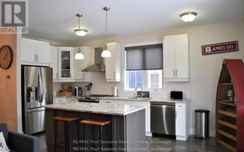 309 Yellow Birch Cres in Blue Mountains, ON - Building Photo - Building Photo