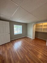 102 S Main St in North Syracuse, NY - Building Photo