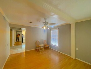 132 Grothe Ln in Houston, TX - Foto de edificio - Building Photo