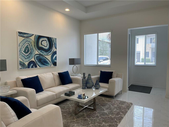 1310 Pioneer Way in Royal Palm Beach, FL - Building Photo - Building Photo