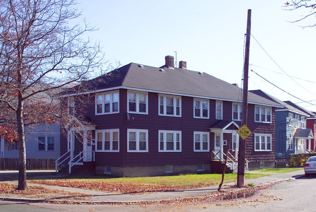 294 Furnace Brook Pky in Quincy, MA - Foto de edificio - Building Photo