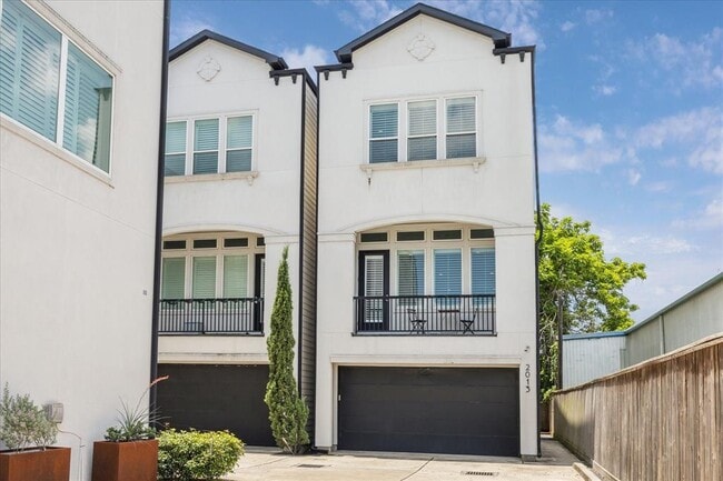 2013 Hickory St in Houston, TX - Building Photo - Building Photo
