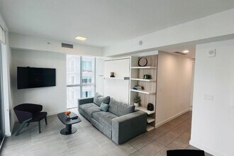 227 NE 2nd St in Miami, FL - Building Photo - Building Photo