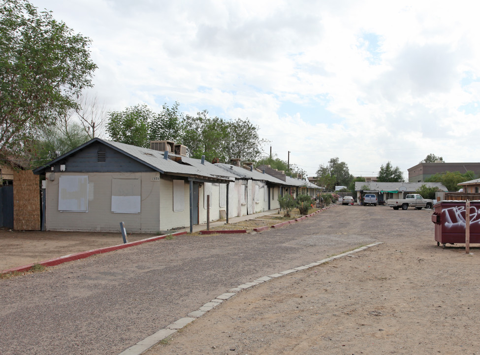 Mountain View Apartments in Phoenix, AZ - Building Photo