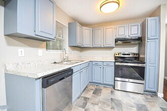 185 Oak Dr SW in Atlanta, GA - Building Photo - Building Photo