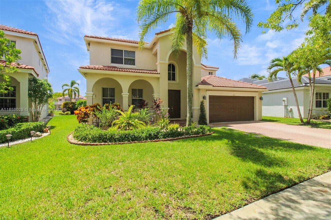1610 Sandpiper Cir in Weston, FL - Building Photo