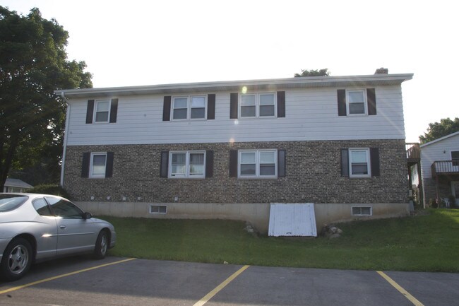 104 Waldmar Ct in Mount Horeb, WI - Foto de edificio - Building Photo