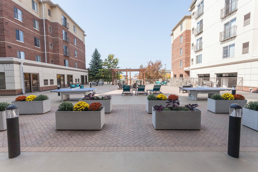 Cascade at Town Center in Eden Prairie, MN - Foto de edificio