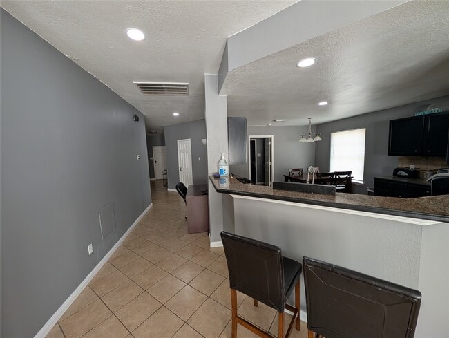 714 N Vista Dr