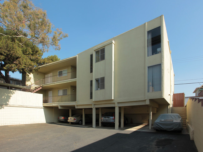 2525 Beverly Ave in Santa Monica, CA - Building Photo - Building Photo