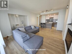 4808 Hazel St in Burnaby, BC - Building Photo - Building Photo