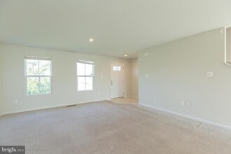 228 Chandlers Glen Dr in Bunker Hill, WV - Building Photo - Building Photo
