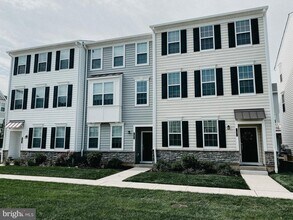 5 Jessop Ln in Hatboro, PA - Building Photo - Building Photo