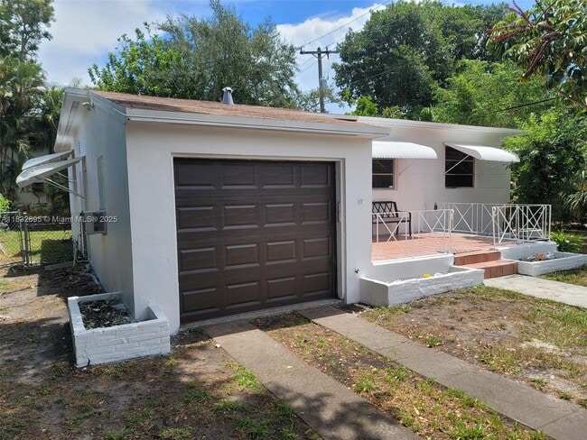 property at 319 S 24th Ave