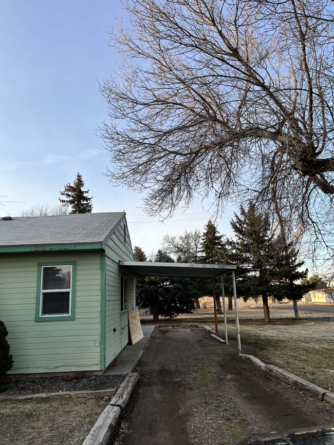 property at 910 E 9th S