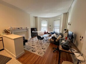 22 Bay State Rd, Unit 1 in Boston, MA - Foto de edificio - Building Photo