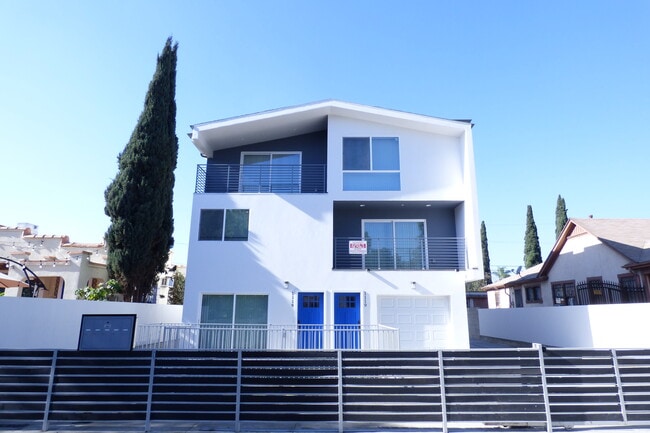 1121 1/2 N Berendo St in Los Angeles, CA - Foto de edificio - Building Photo