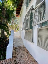 350 Woodcrest Rd in Key Biscayne, FL - Building Photo - Building Photo