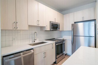 10170 SW 7th St, Unit 23-306 in Pembroke Pines, FL - Building Photo - Building Photo