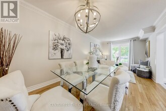 116 Hollandview Trail in Aurora, ON - Building Photo - Building Photo