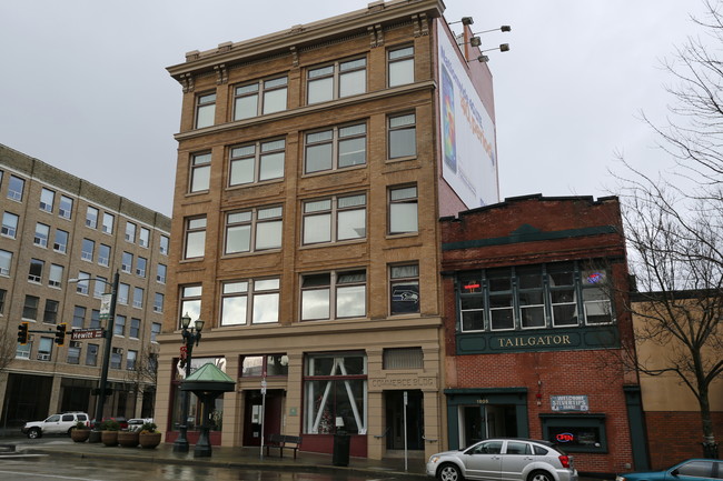 Commerce Building in Everett, WA - Foto de edificio - Building Photo