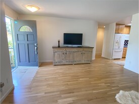 9 Scenic Ave in San Anselmo, CA - Building Photo