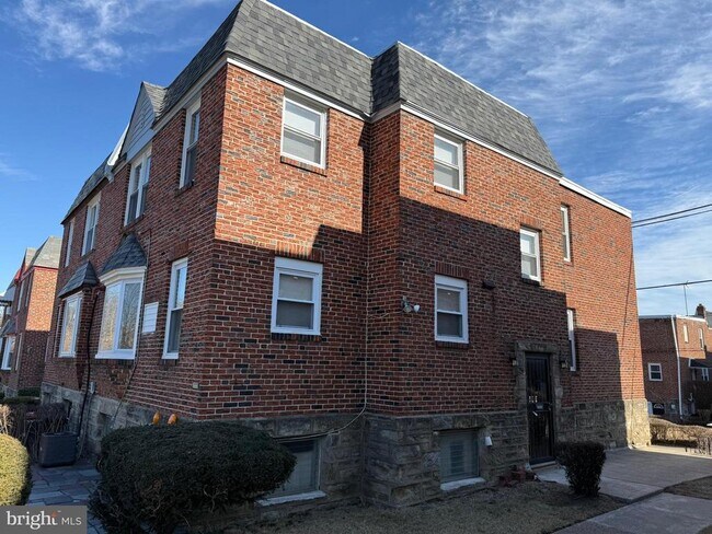 940 Vernon Rd in Philadelphia, PA - Building Photo - Building Photo