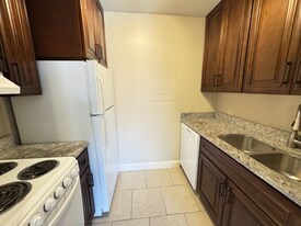 1810 E St in Lincoln, NE - Building Photo