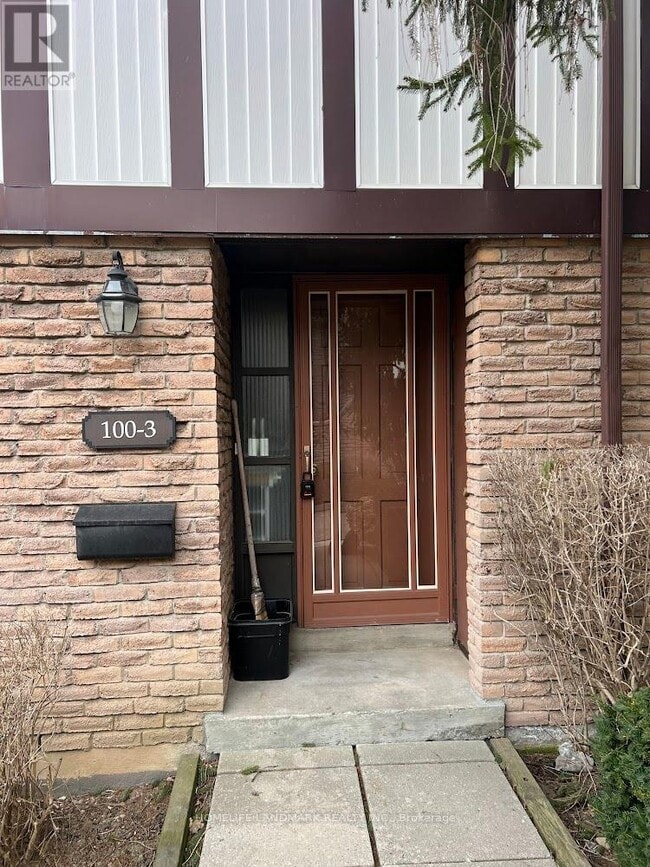 100 Burrows Hall Blvd in Toronto, ON - Building Photo - Building Photo