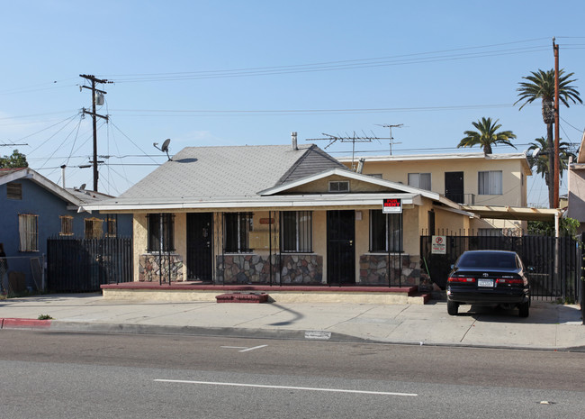 7105 Miles Ave in Huntington Park, CA - Foto de edificio - Building Photo